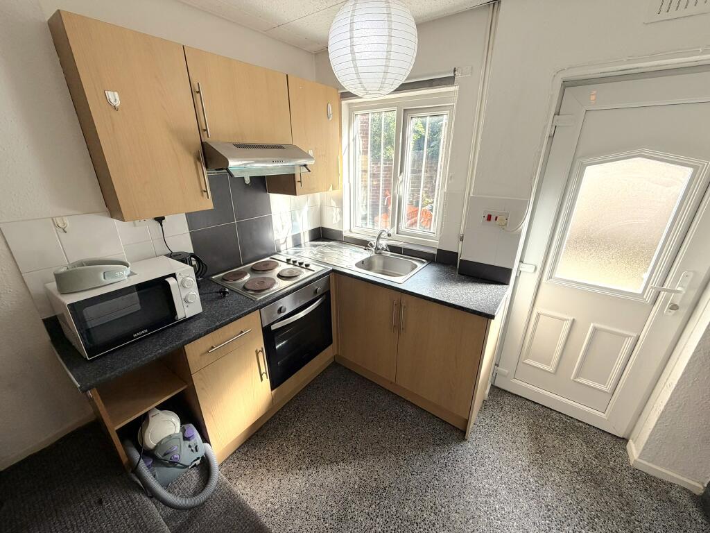 Apartment in Sheffield, Birkendale, Upperthorpe - View 2