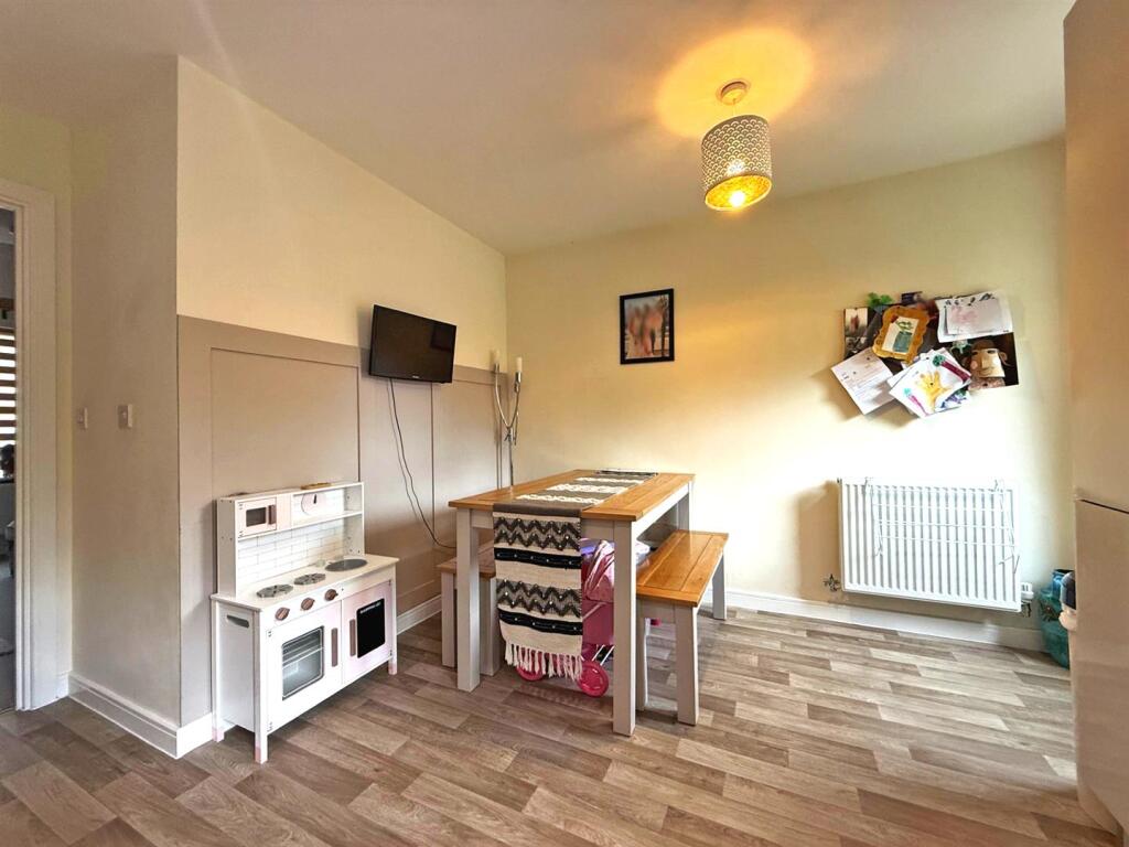 Bufton Close, Copthorne, Shrewsbury photo 4