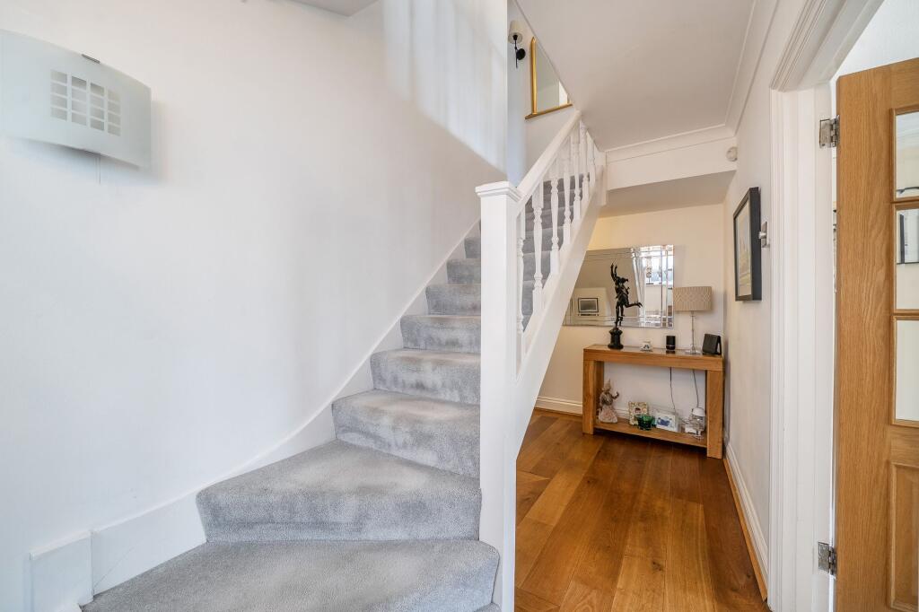 House in London - View 2