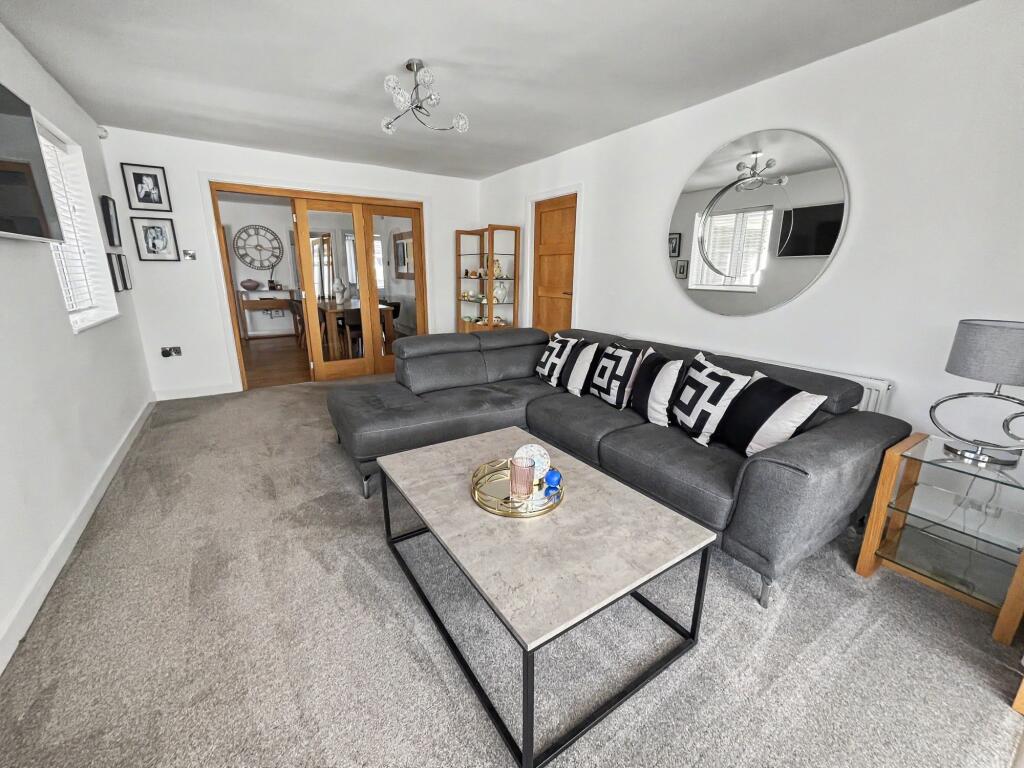 Bloomfield Drive, Bury, BL9 photo 5