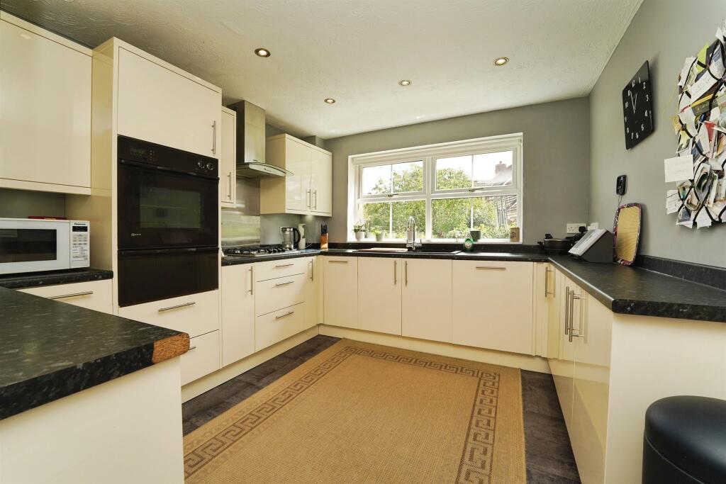 House in Worcester, Lyppard Grange, Warndon - View 5