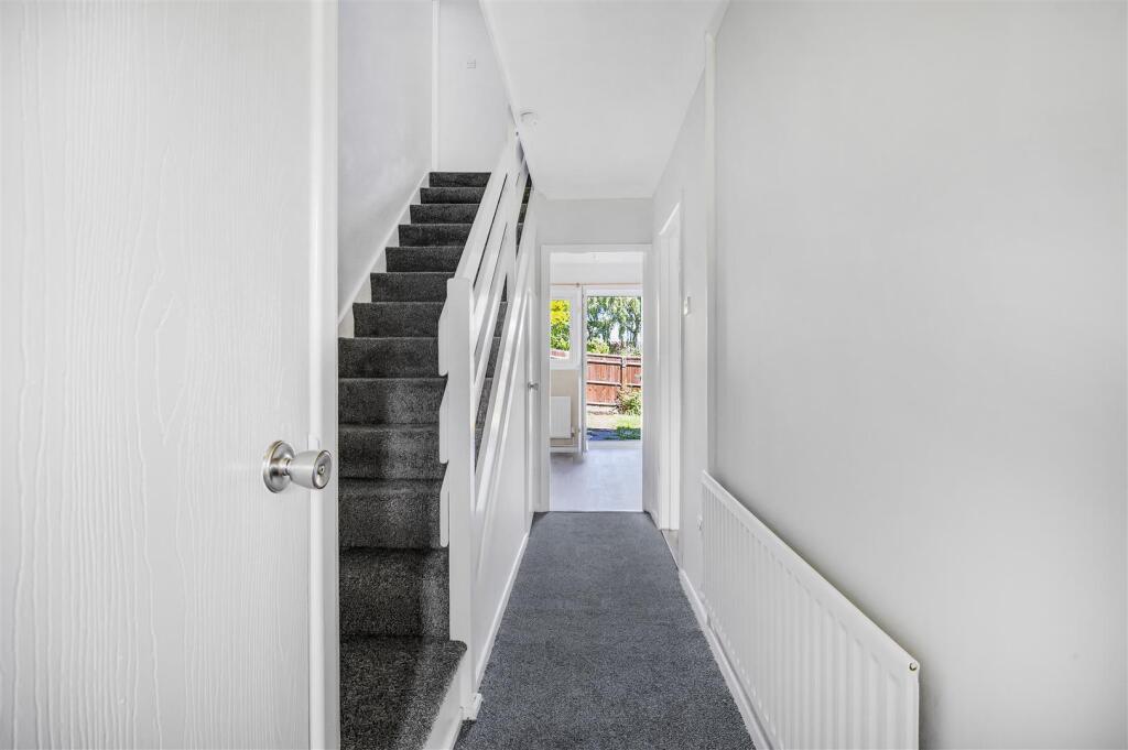 Lamorna Crescent, Tilehurst, Reading – další