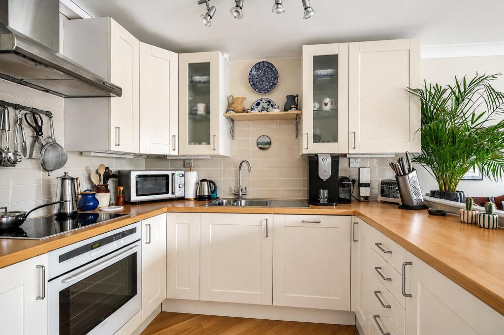 Apartment in Guildford - View 4