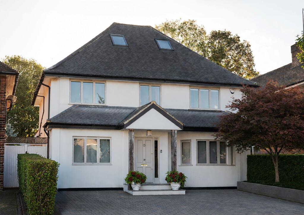 Bradmore Way, Brookmans Park, AL9