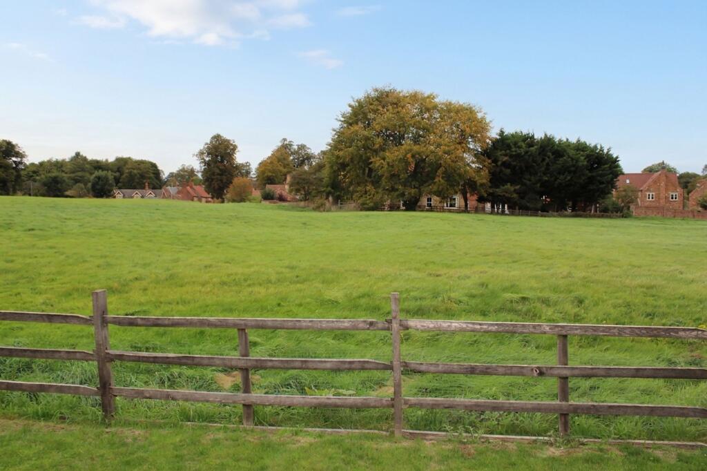Francis Gardens, Scawby, DN20 photo 5