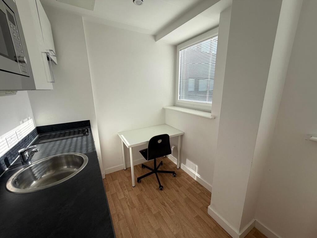 Apartment in Stoke-on-Trent - View 5