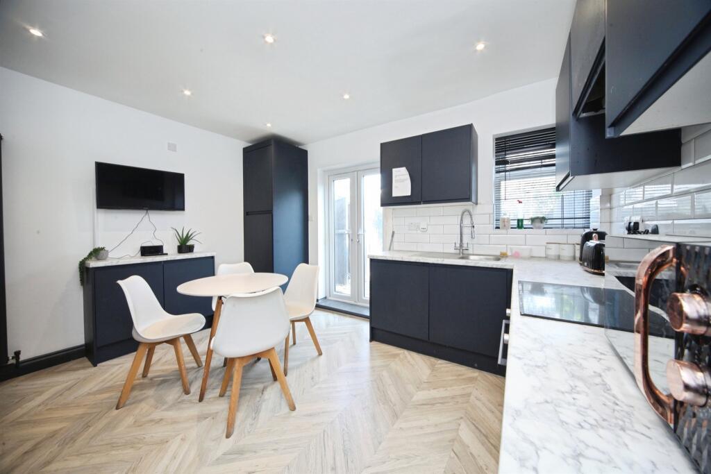 House in Luton - View 5