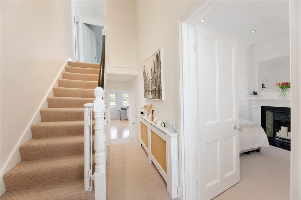 Apartment in London, Wandsworth - More