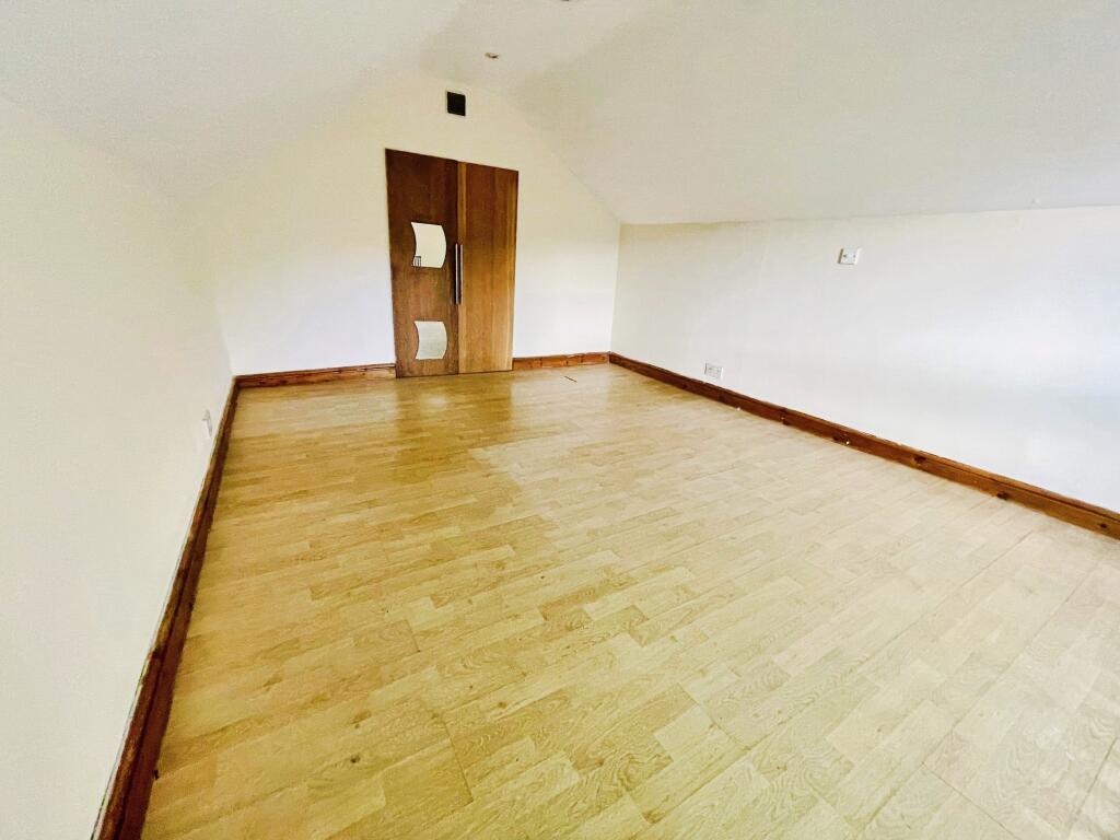 Apartment in Newport - More