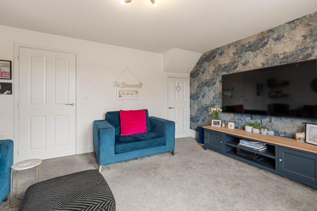 Meadow Walk Drive, Bradford, BD2 photo 4