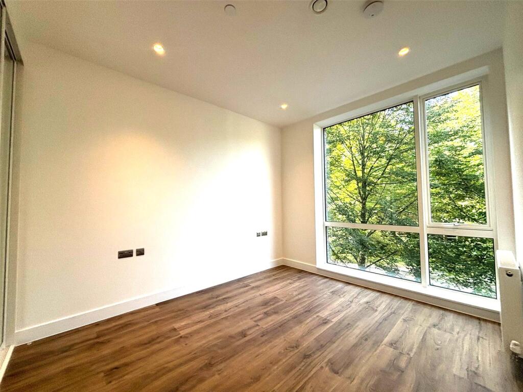 Apartment in Fleet, Waterfront Business Park - View 5