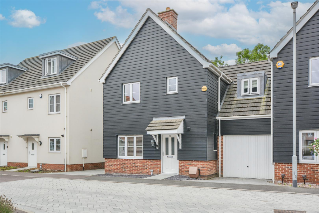4-bed semi-detached on Elm Gardens, Mountnessing, Brentwood, £580,000