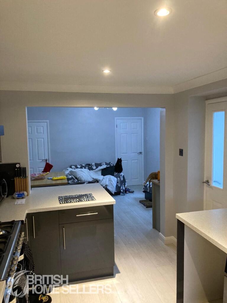 House in Ryde, Weeks - View 3
