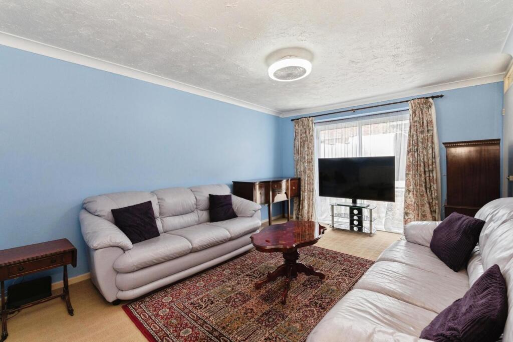House in Basildon, Essex - View 5