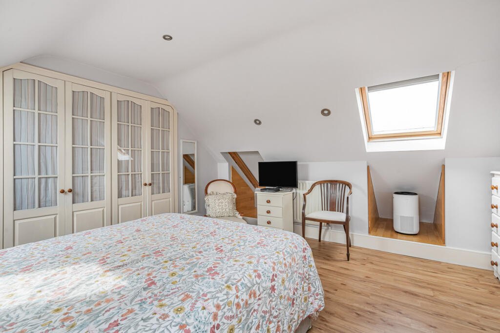 House in Tackley - More