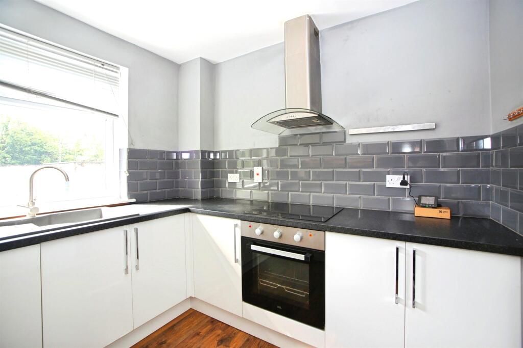 Apartment in Penarth, Llandough - View 4