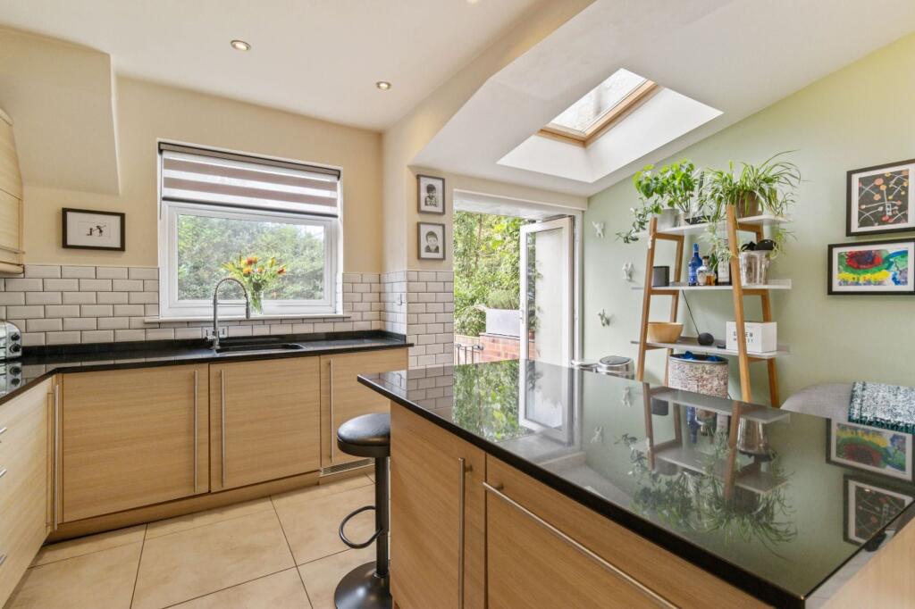 Vicarage Lane, Bowdon, WA14 photo 4