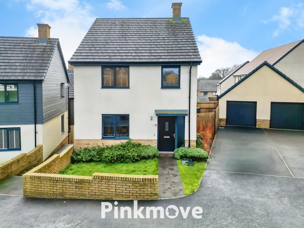 4-bed detached on Rhodfa'r Eos, Pontrhydyrun, Cwmbran, £340,000