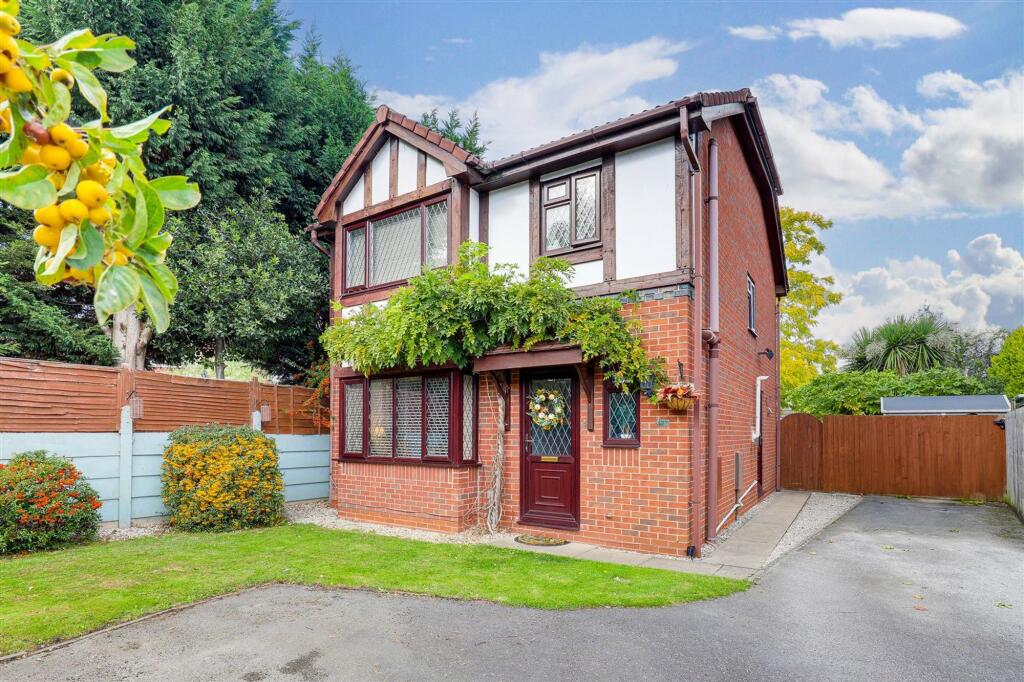 3-bed detached on Elgar Drive, Long Eaton, NG10, £300,000