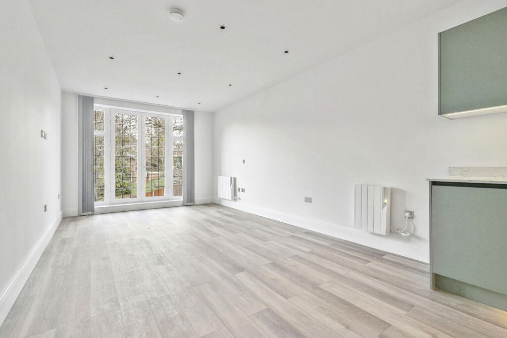 13 Green Lane, Northwood photo 5