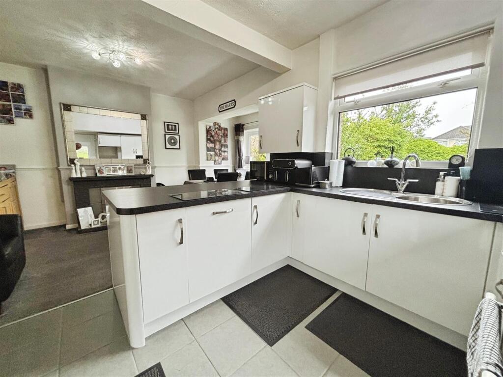 House in Bradford, West Yorkshire - View 3