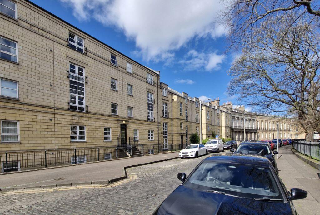 Main image of property: 2/3 Hopetoun Crescent, Edinburgh, EH7 4AY