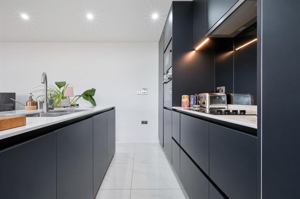 Apartment in Croydon - View 4