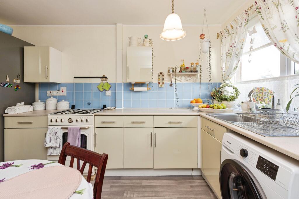 Second Avenue, Liversedge, WF15 photo 4