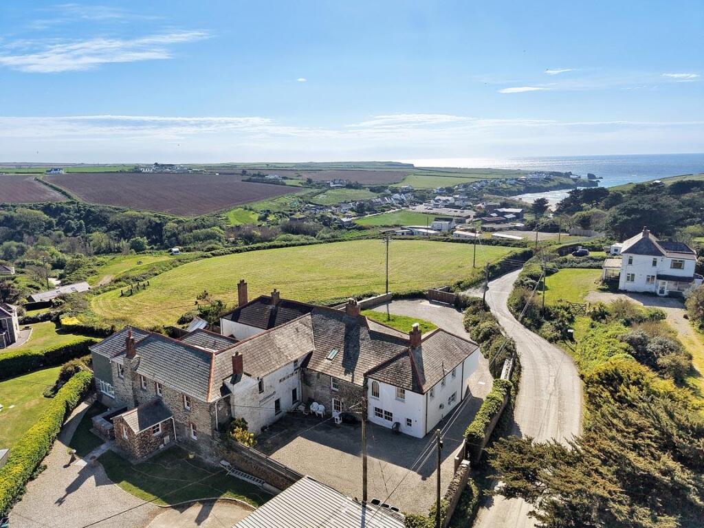 House in Plymouth - View 4