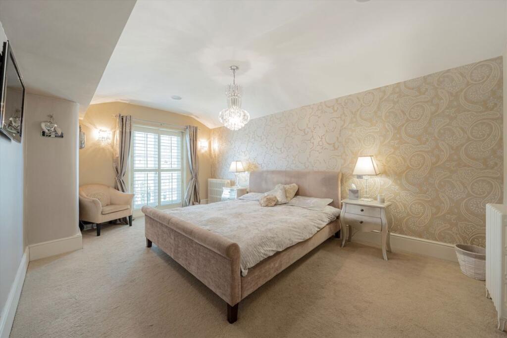 House in Twickenham - More