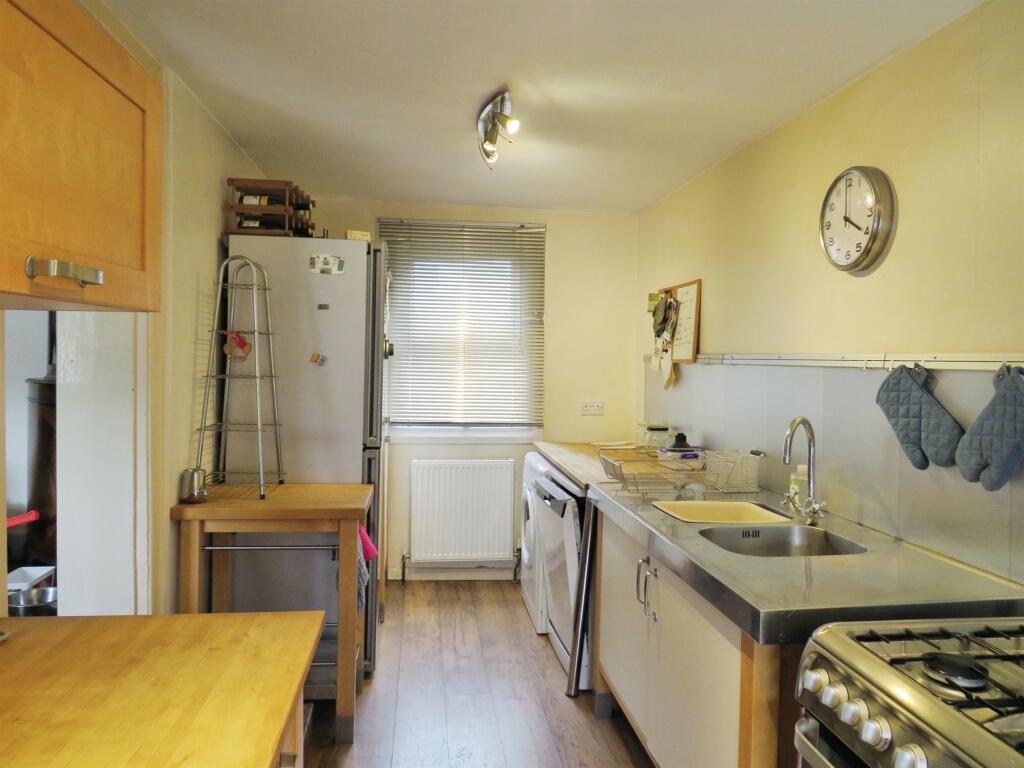 Apartment in Salisbury, St. Paul's - View 5