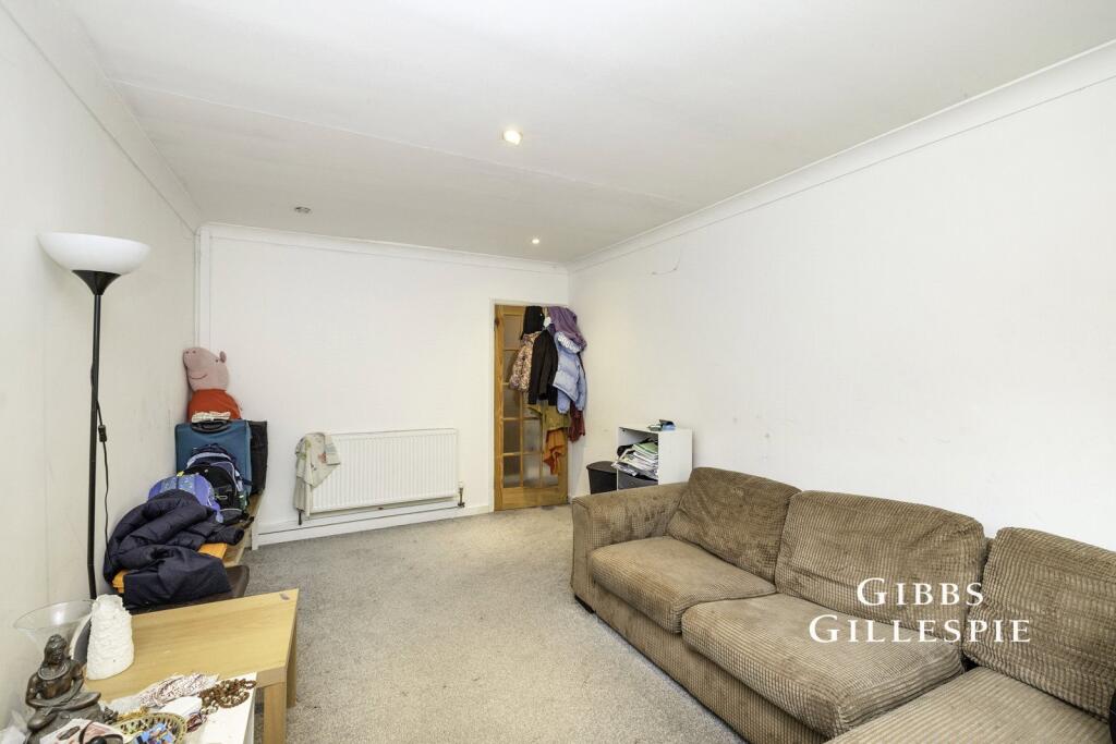 Apartment in London, Pinner - View 3