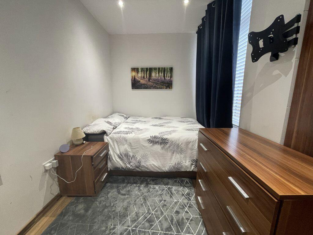 Main image of property: Room 6, 51 Broadway, Peterborough, PE1 1SQ