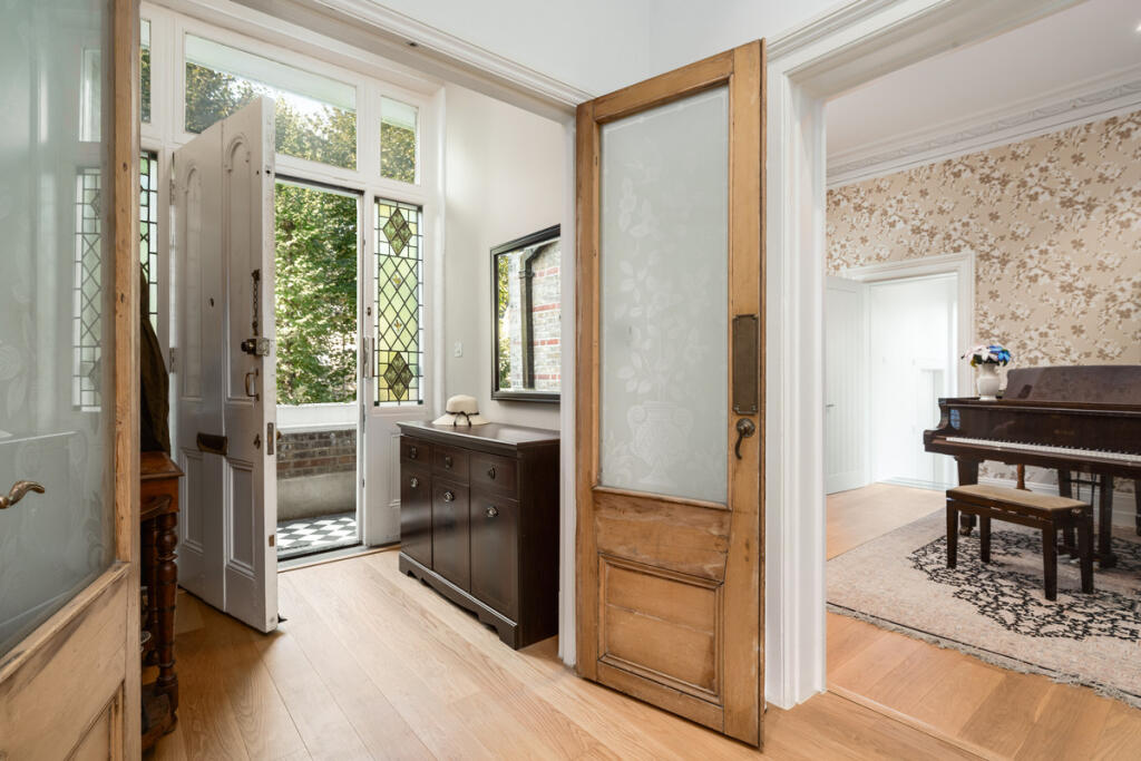 House in London - View 5