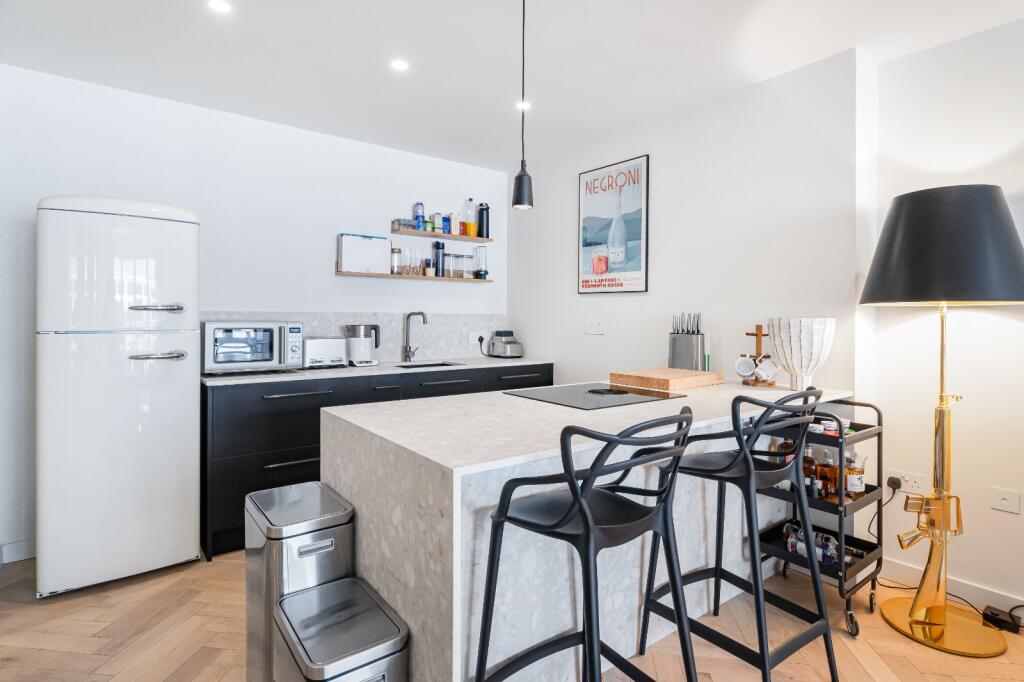 Apartment in London - View 5
