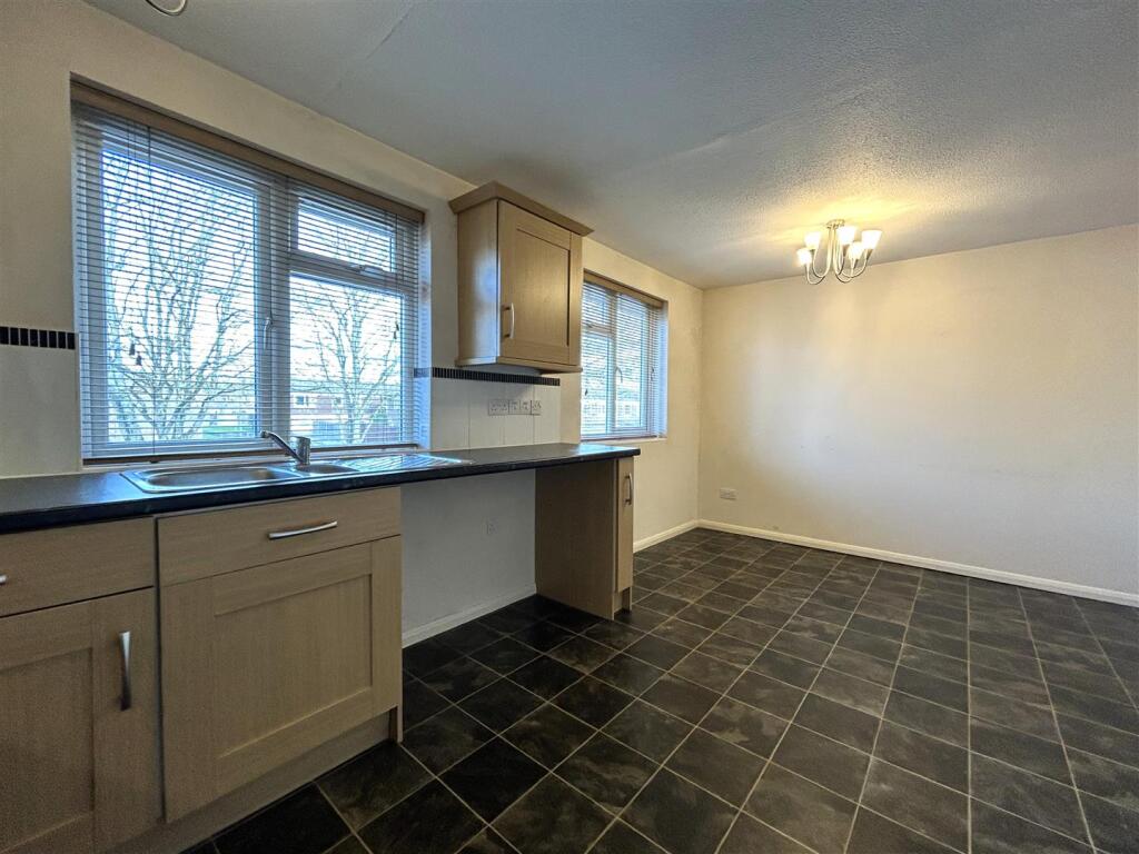 Southmead , Chippenham photo 3