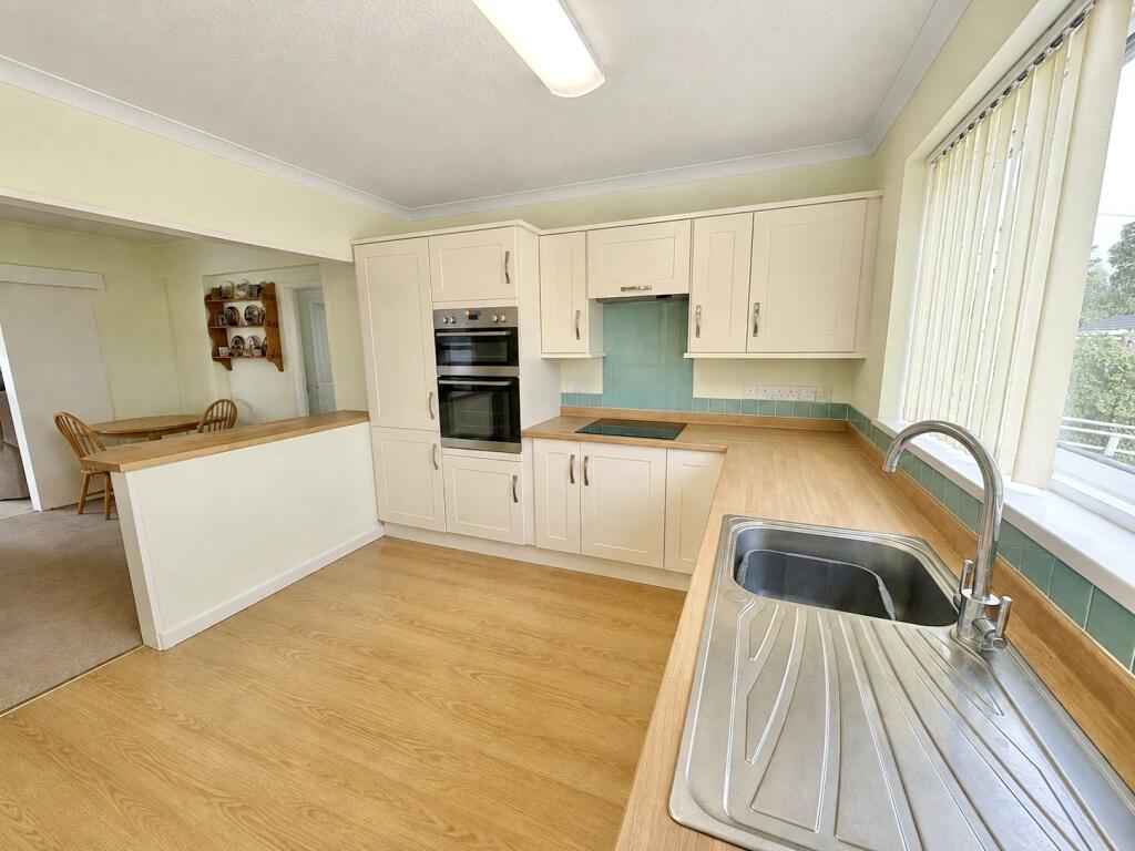 Barton Road, Berrow, Somerset, TA8 photo 3
