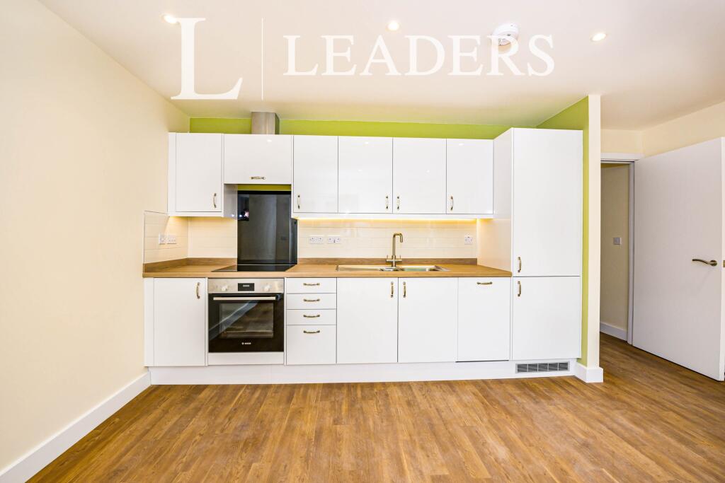 Apartment in Cambridge, Cherry Hinton - View 4