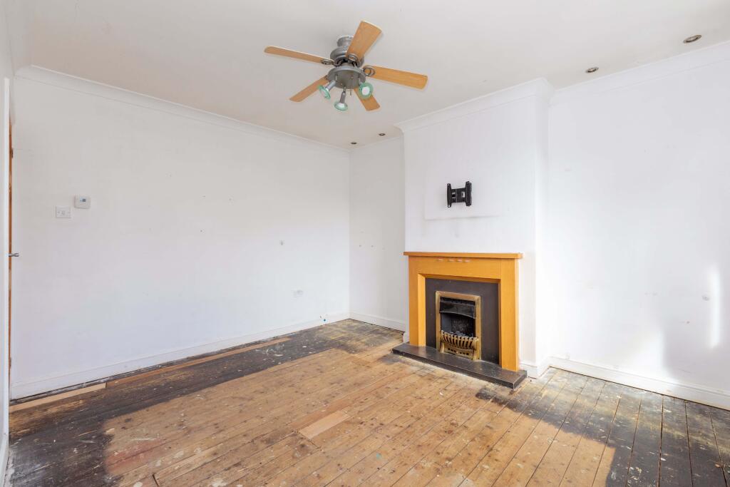 Apartment in Slough - View 4