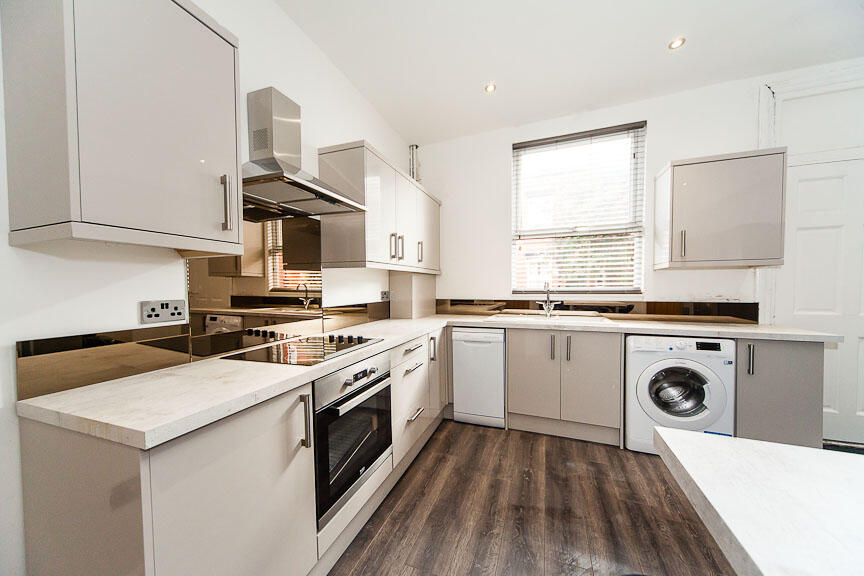 6 bedroom terraced house for rent