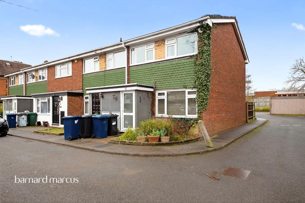 Main image of property: Cameron Close, London