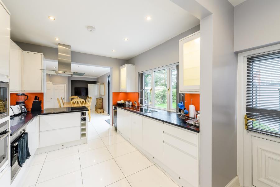 House in Pinner, Hatch End - View 5