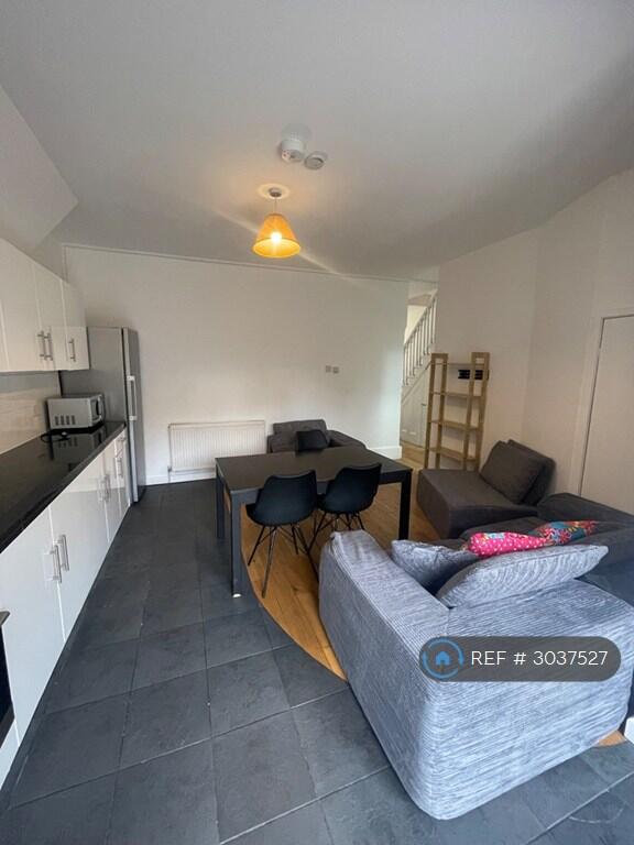 House in London - View 5
