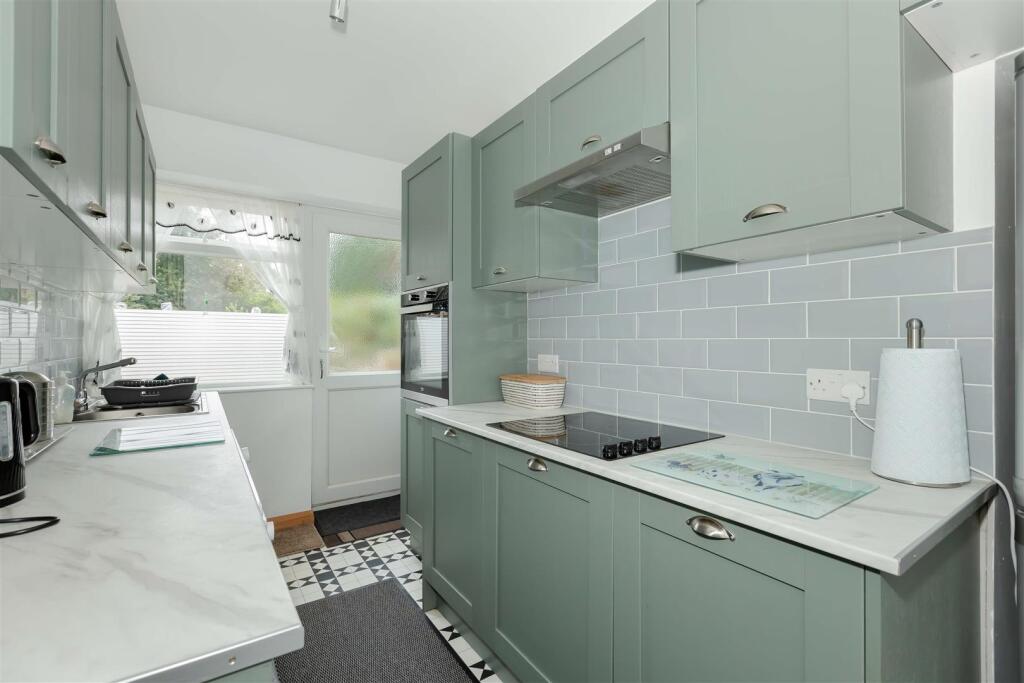 Ardingly Drive, Goring-By-Sea, Worthing photo 5