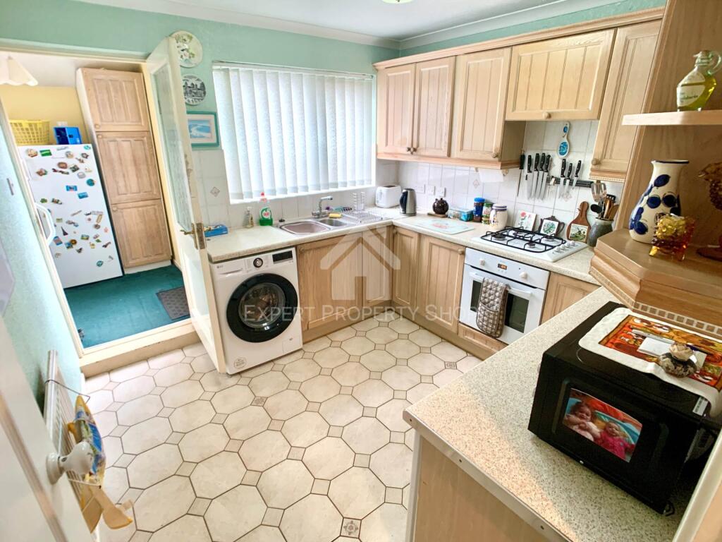 St. Davids Close, Worksop photo 4