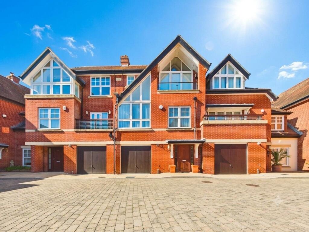 Main image of property: High Street, Hamble, Southampton, SO31