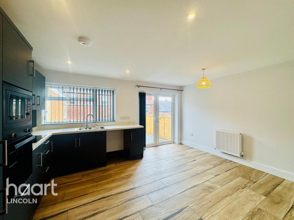 House in Lincoln - View 5