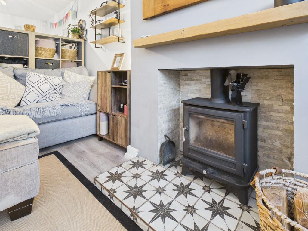 House in Nottingham, Gedling - More
