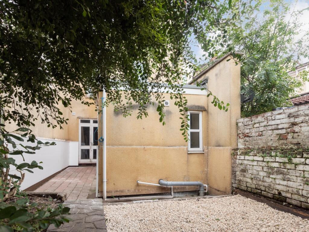 4 bedroom terraced house for rent