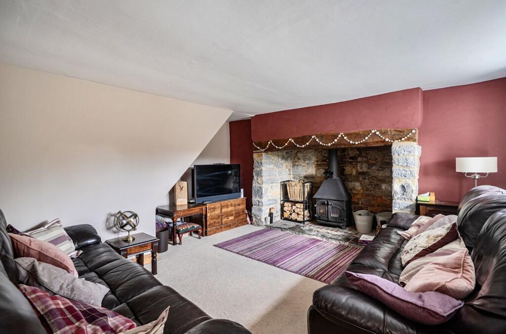 House in Ashill, Southtown - More